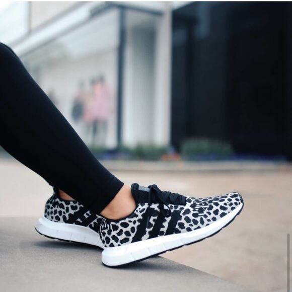 Adidas Leopard SWIFT RUN SHOES Size 9 - Picture 1 of 14